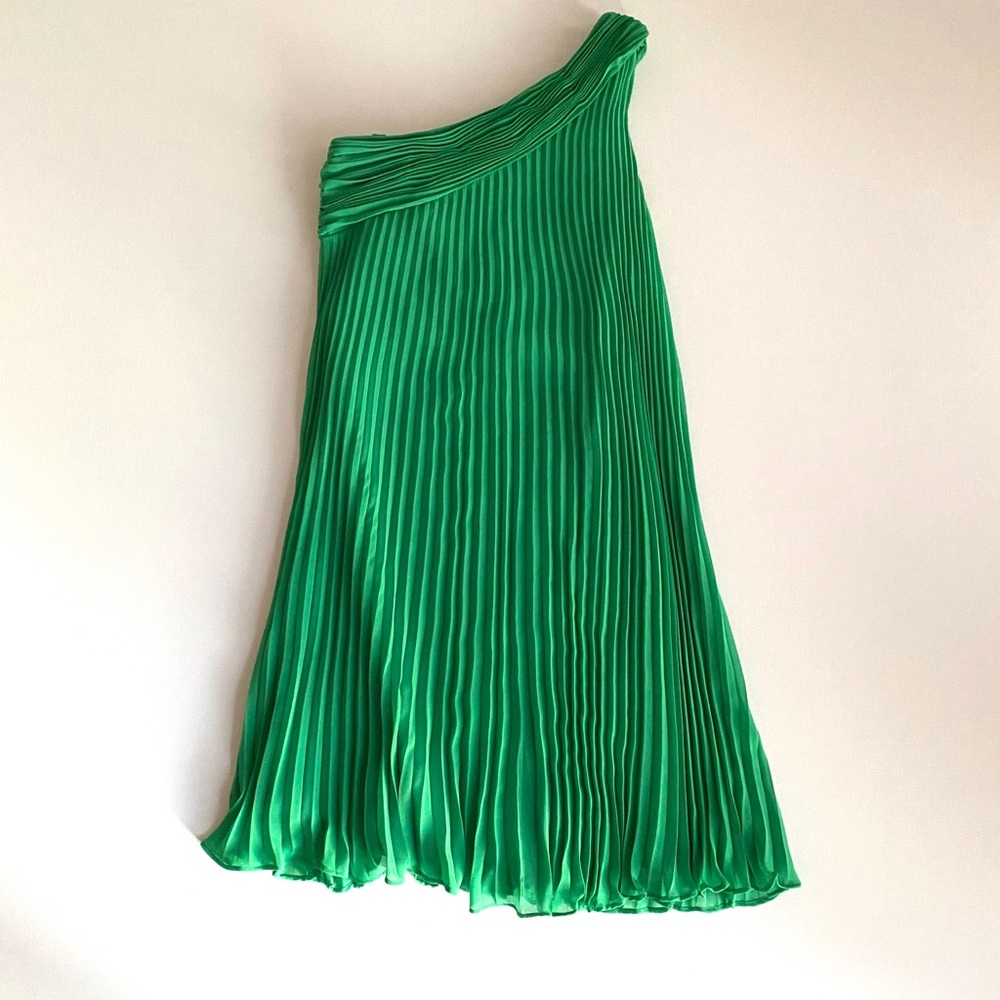 One-shoulder Green Dress